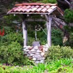 Decoración para un jardín con materiales improvisados.