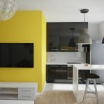 Acento amarillo en un interior brillante