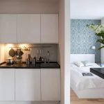 Papel pintado con motivos en el dormitorio