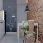 Papel pintado de pizarra en el interior.