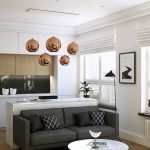 La combinación de un delantal oscuro y muebles blancos.
