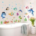 Vinilos decorativos en el baño.