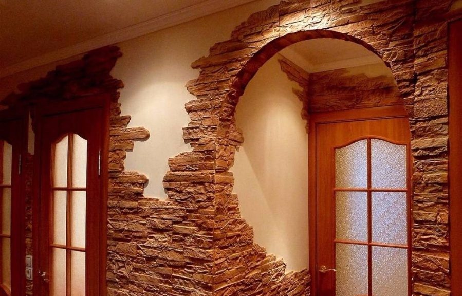 Dokončování dveří ozdobným kamenem