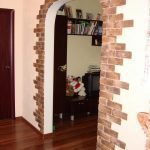 Suelo laminado oscuro