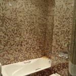 Diseño de mosaico en el baño