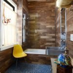 Taburete junto a la ventana
