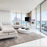 Habitación con acceso a la terraza.