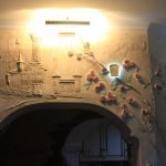 Bajorrelieve sobre el arco