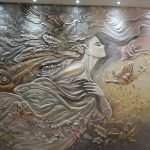Bajorrelieve con una niña