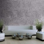 Sofá brillante sobre un fondo gris