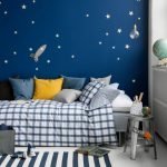 Estampado a cuadros en el diseño de la habitación de los niños