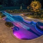 Piscina con forma de violín