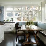 Muebles blancos en la cocina.