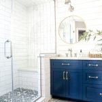Azul en el interior del baño.