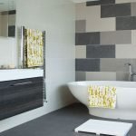 Baño blanco gris
