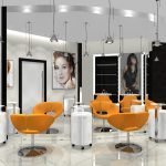 Interior luminoso con sillones naranjas.