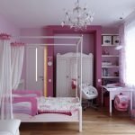 Cama con dosel