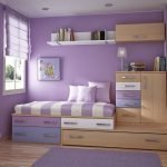 Conjunto de muebles de madera.