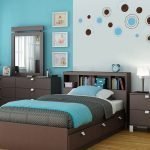 Muebles de madera en el dormitorio