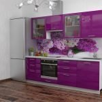 Diseño de cocina púrpura con orquídea.