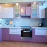Cocina blanca y morada