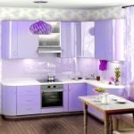 Color violeta en el diseño de la cocina
