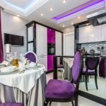 Cocina blanca y morada