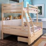 Cama de madera cómoda
