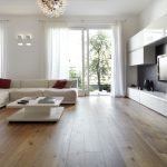 Cortinas blancas en las ventanas