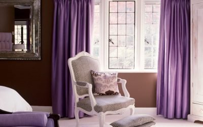 Cortinas moradas en el interior: ideas y combinaciones.