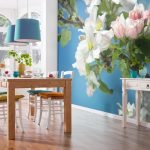 Lámpara sobre la mesa