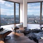 Sala de reuniones de negocios con ventanas panorámicas.