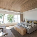 Techo de madera en el dormitorio