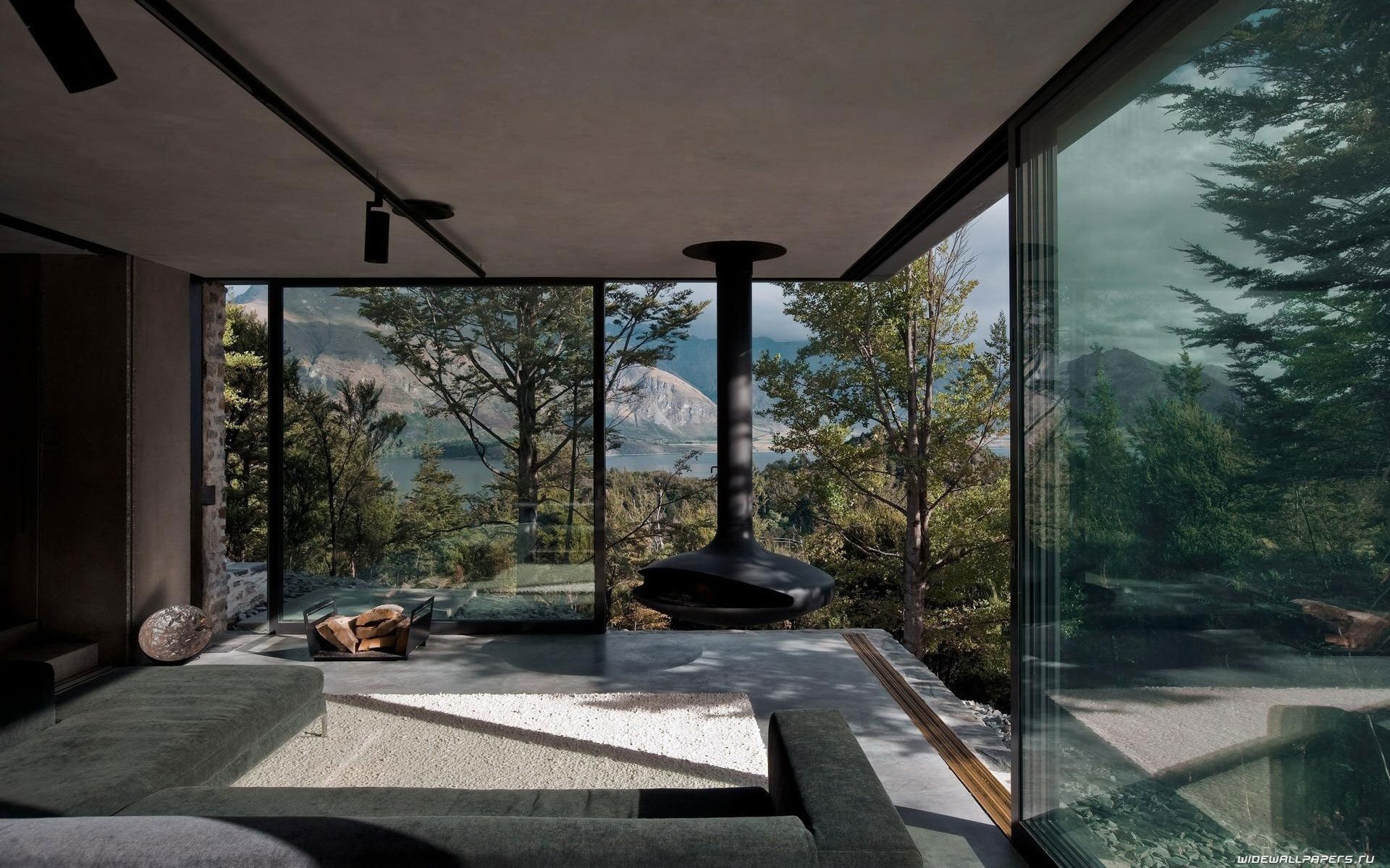 Værelse med skov og bjergudsigt