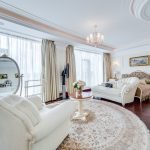 Muebles tapizados en blanco