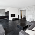 Blanco y negro en el diseño del apartamento.