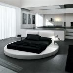 Cama redonda con colcha negra