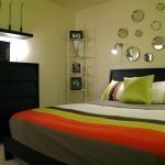 La combinación de colores en el interior del dormitorio verde.