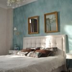 Diseño de dormitorio en beige y verde.