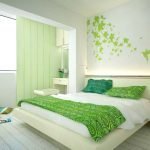 Diseño de un dormitorio blanco-verde.