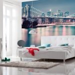 Almohadas turquesas sobre una cama blanca