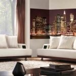 Muebles tapizados en blanco en la sala de estar