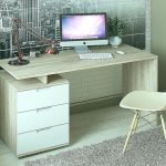 Interior con escritorio