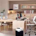 Muebles de madera en la habitacion
