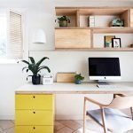 Maceta sobre la mesa