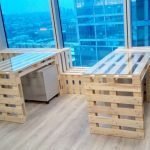 Oficina con mesas de palets