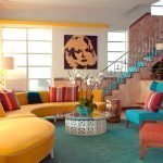 Amarillo y turquesa en el interior de las habitaciones.