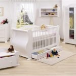 Parque infantil de color blanco