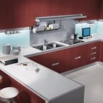 Encimera de metal en la cocina
