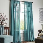 Cortinas a juego con la silla.